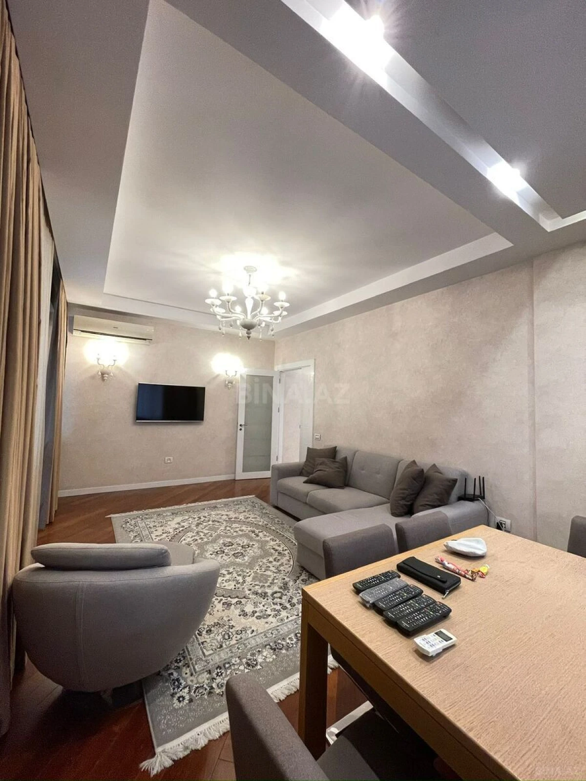 Satılır 2 otaqlı mənzil 82 m²
