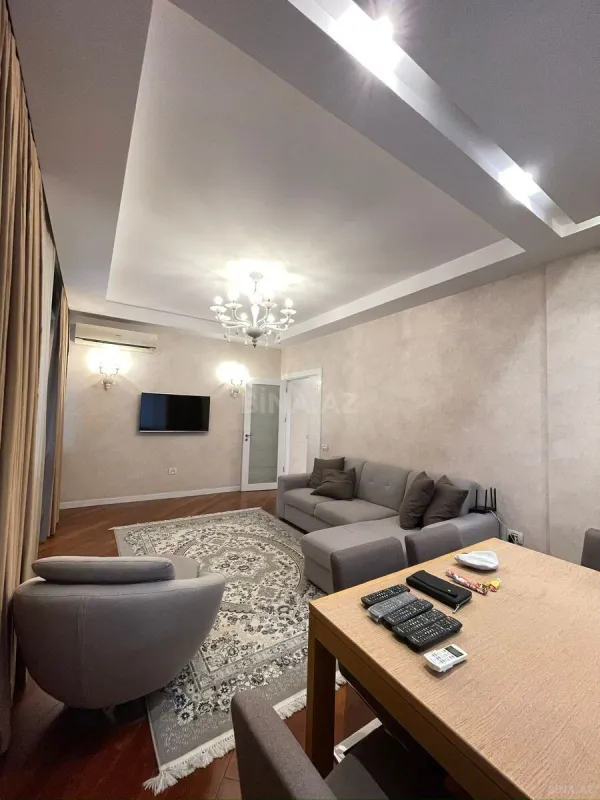Satılır 2 otaqlı mənzil 82 m²