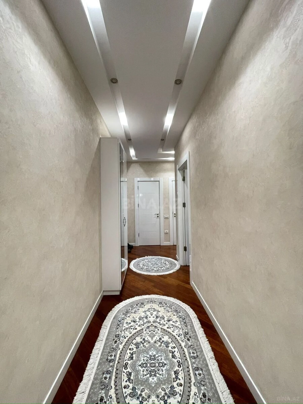 Satılır 2 otaqlı mənzil 82 m²