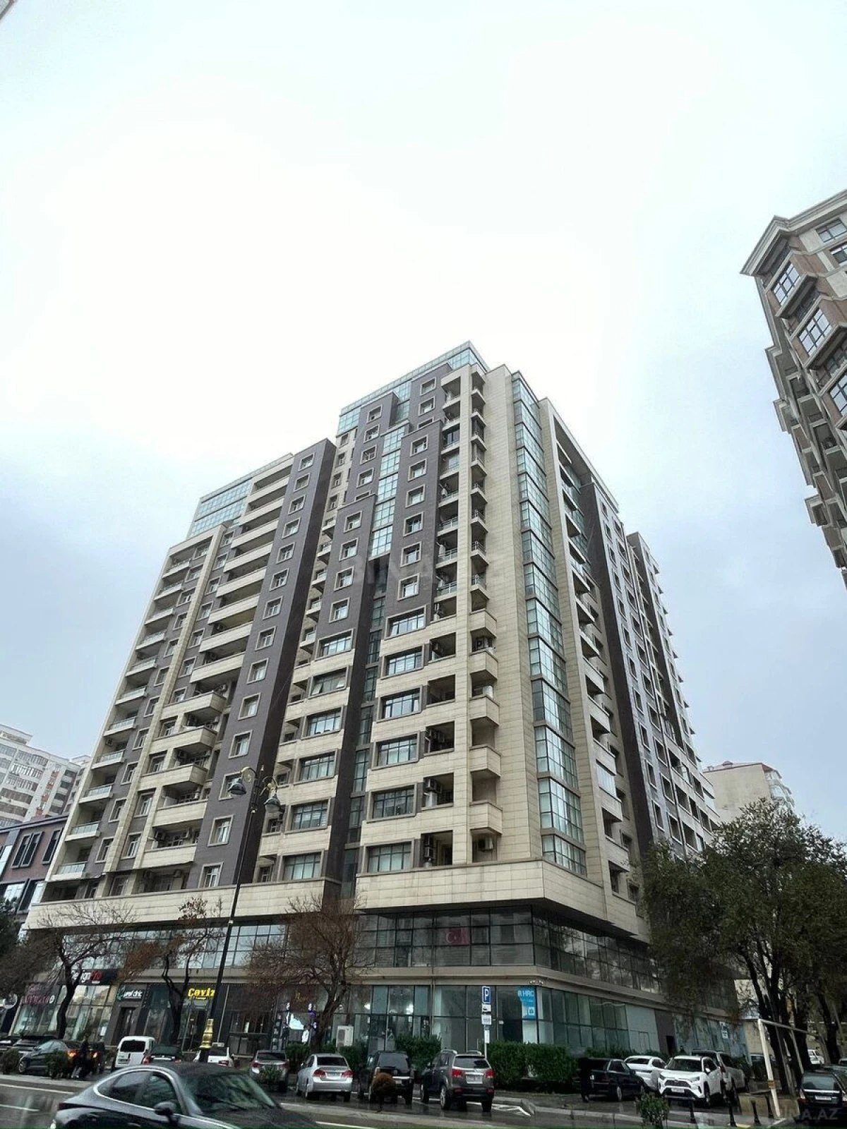 Satılır 2 otaqlı mənzil 82 m²