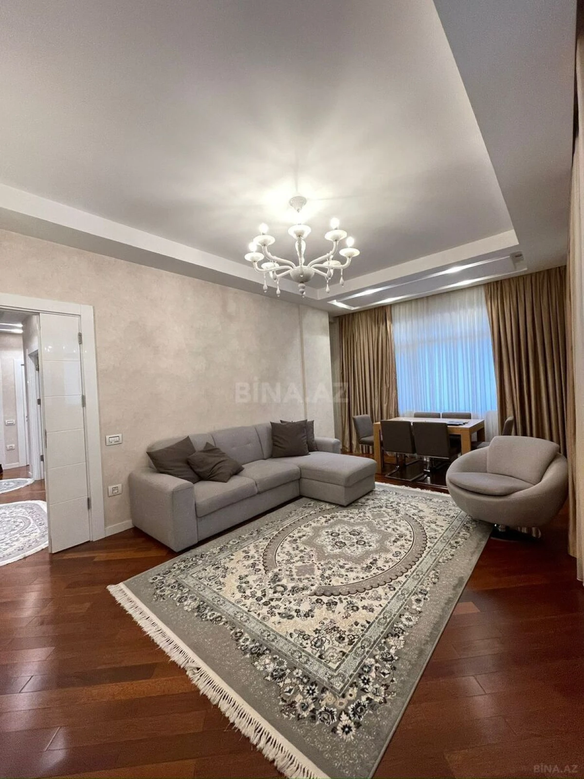 Satılır 2 otaqlı mənzil 82 m²