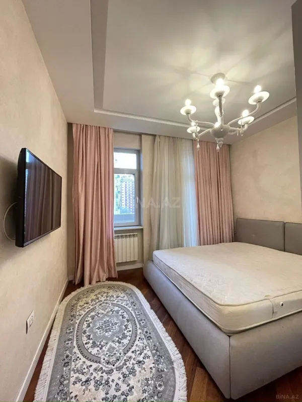 Satılır 2 otaqlı mənzil 82 m²