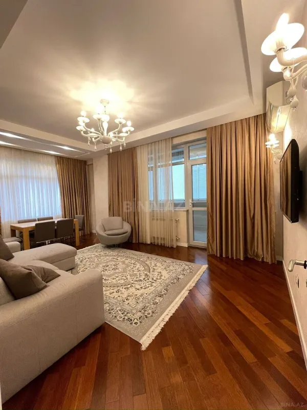 Satılır 2 otaqlı mənzil 82 m²