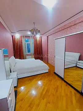 Satılır 3 otaqlı mənzil 140 m²