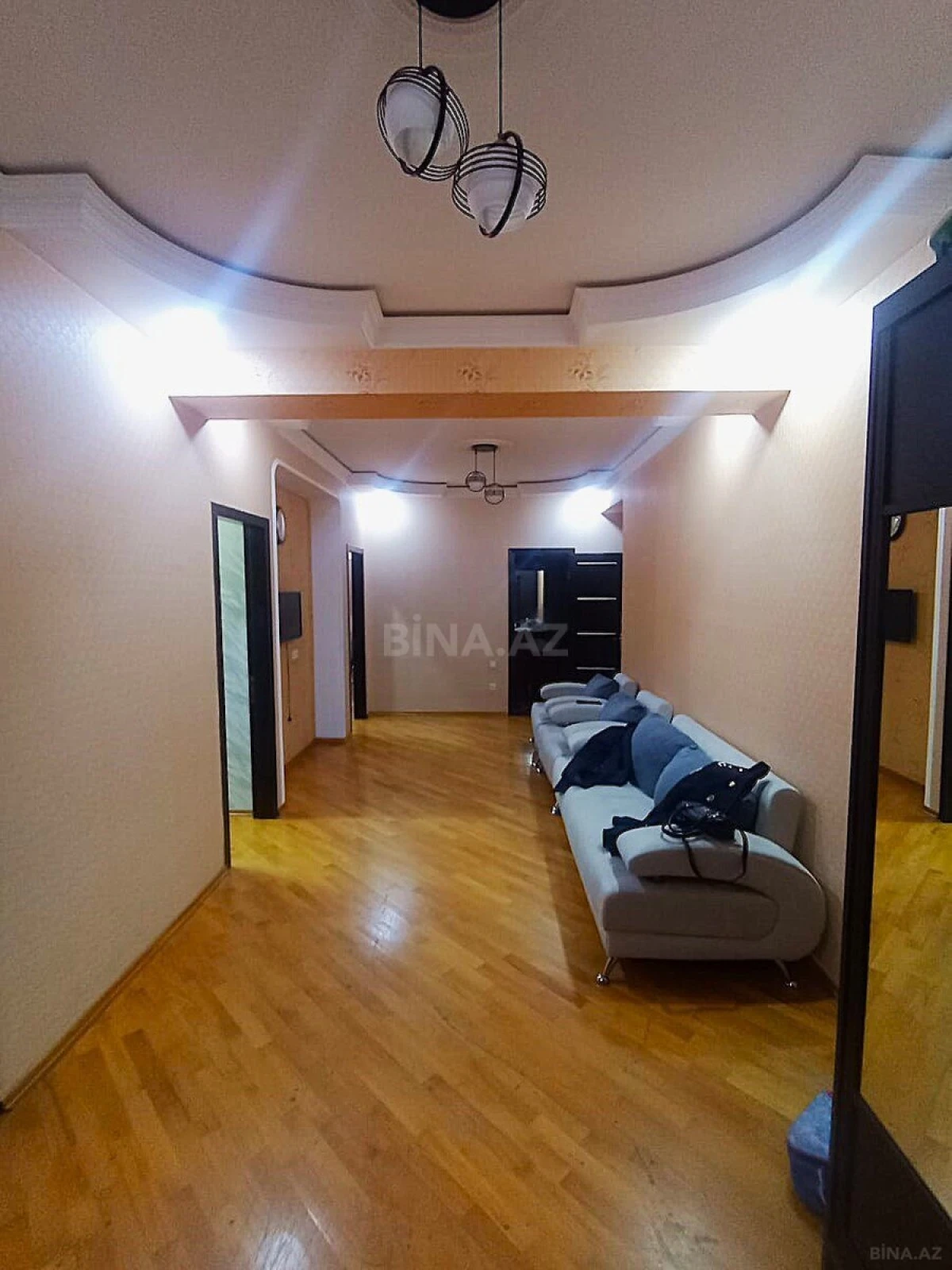 Satılır 3 otaqlı mənzil 140 m²