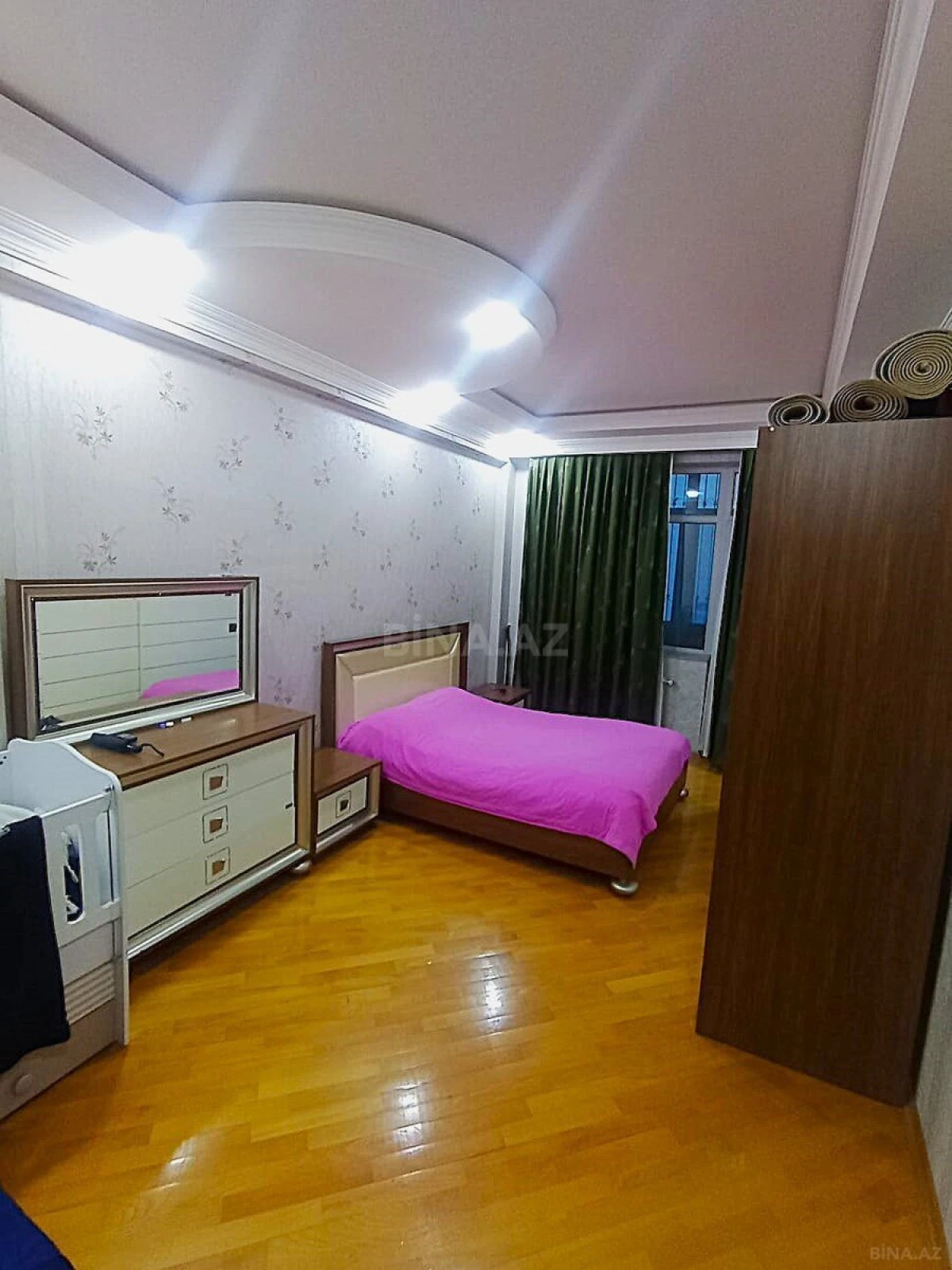 Satılır 3 otaqlı mənzil 140 m²