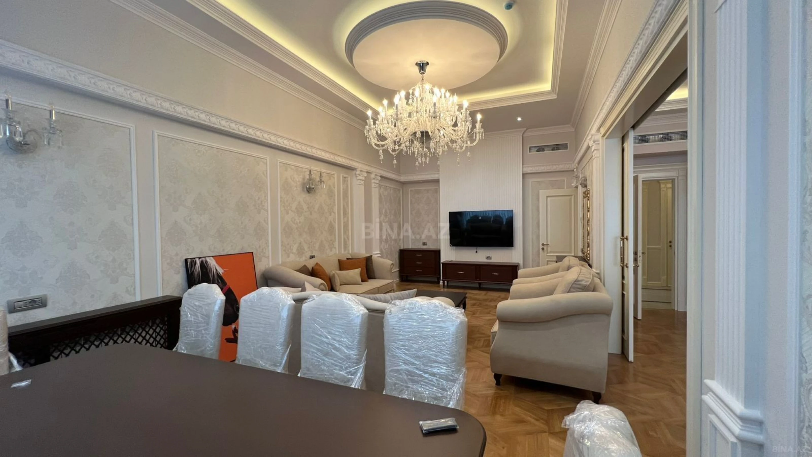 Kirayə verilir 7 otaqlı mənzil 450 m²
