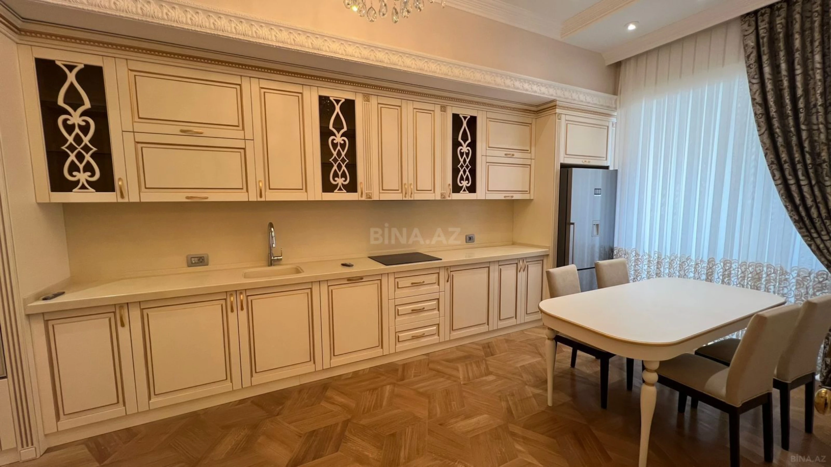 Kirayə verilir 7 otaqlı mənzil 450 m²