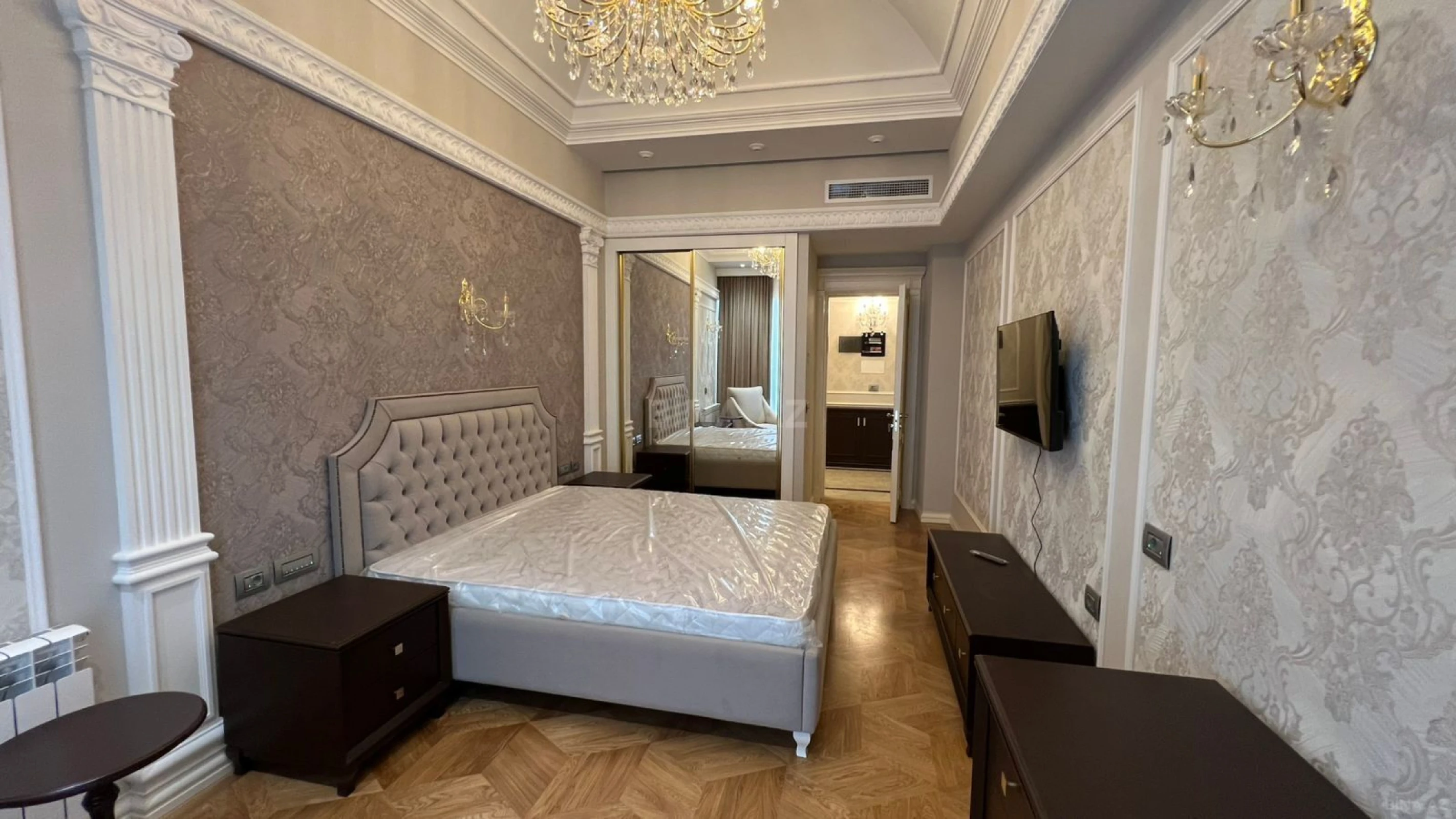 Kirayə verilir 7 otaqlı mənzil 450 m²