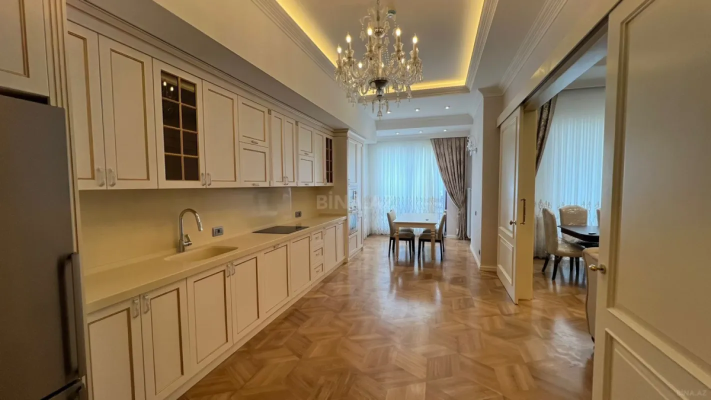Kirayə verilir 7 otaqlı mənzil 450 m²