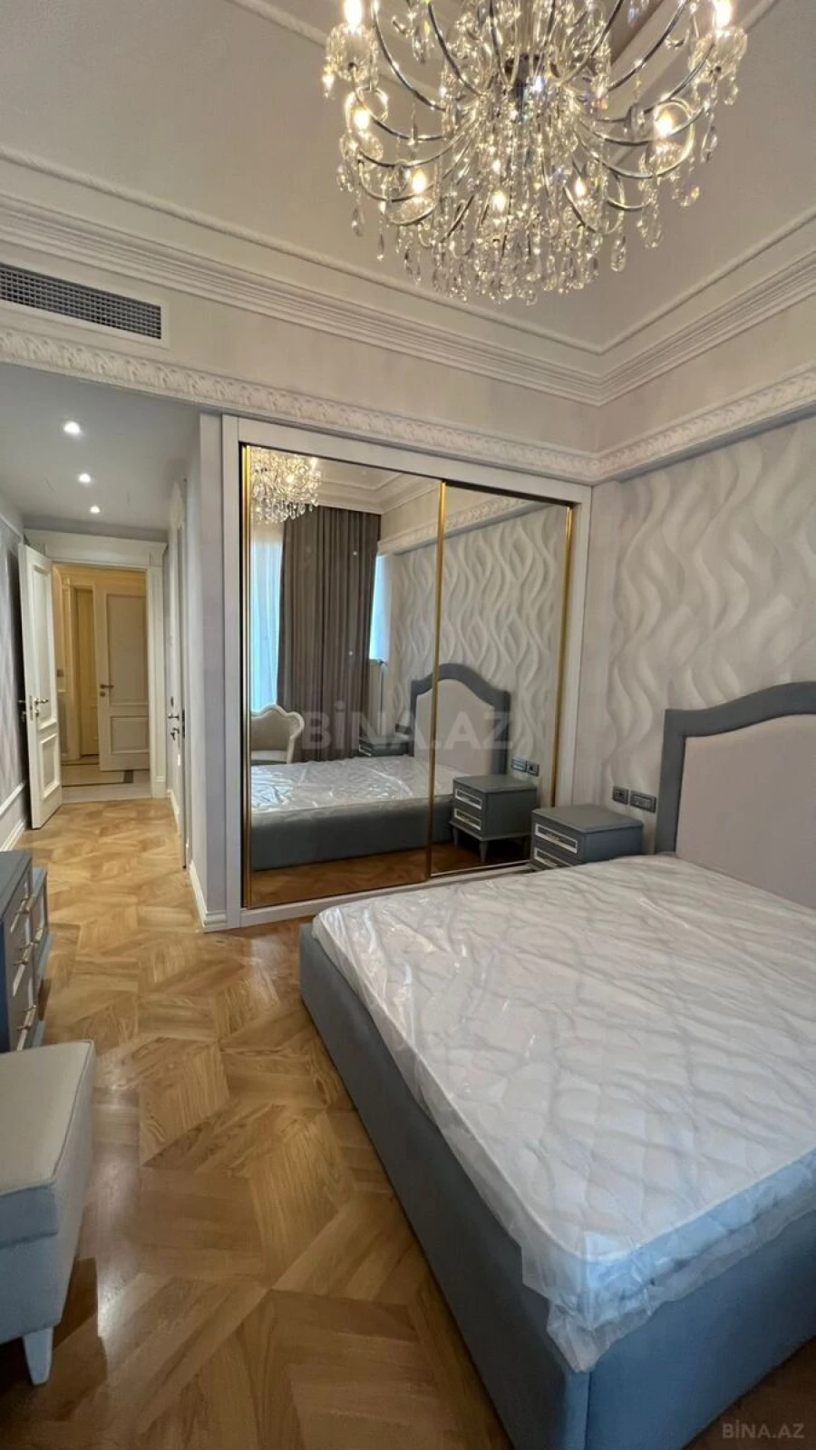 Kirayə verilir 7 otaqlı mənzil 450 m²