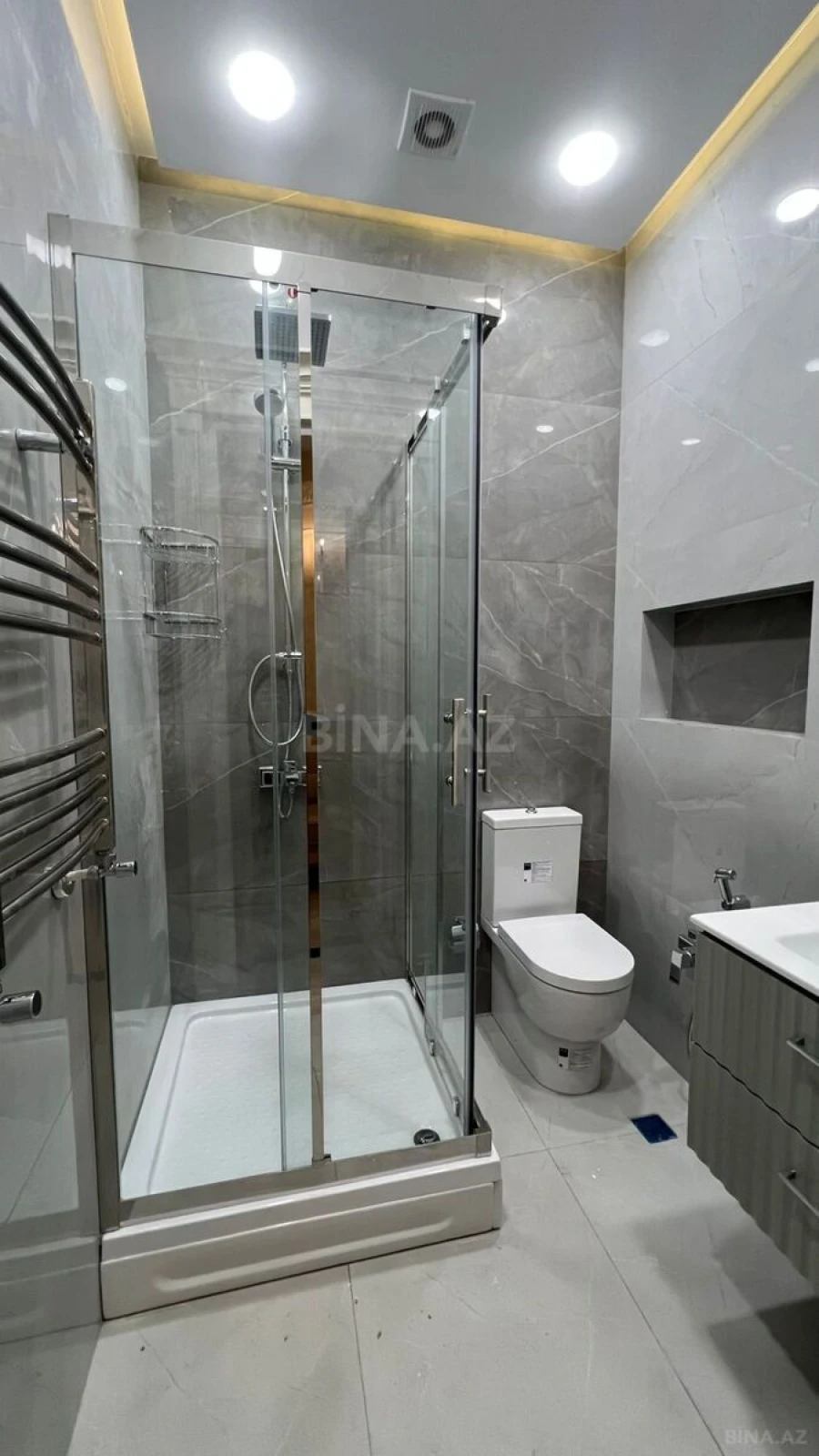 Kirayə verilir 7 otaqlı mənzil 450 m²