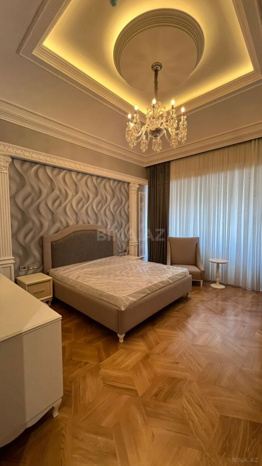 Kirayə verilir 7 otaqlı mənzil 450 m²