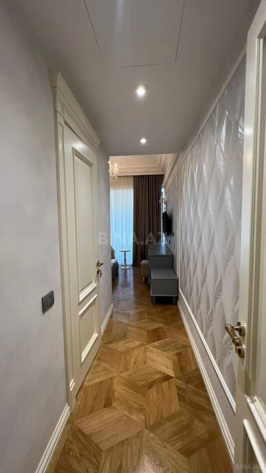 Kirayə verilir 7 otaqlı mənzil 450 m²