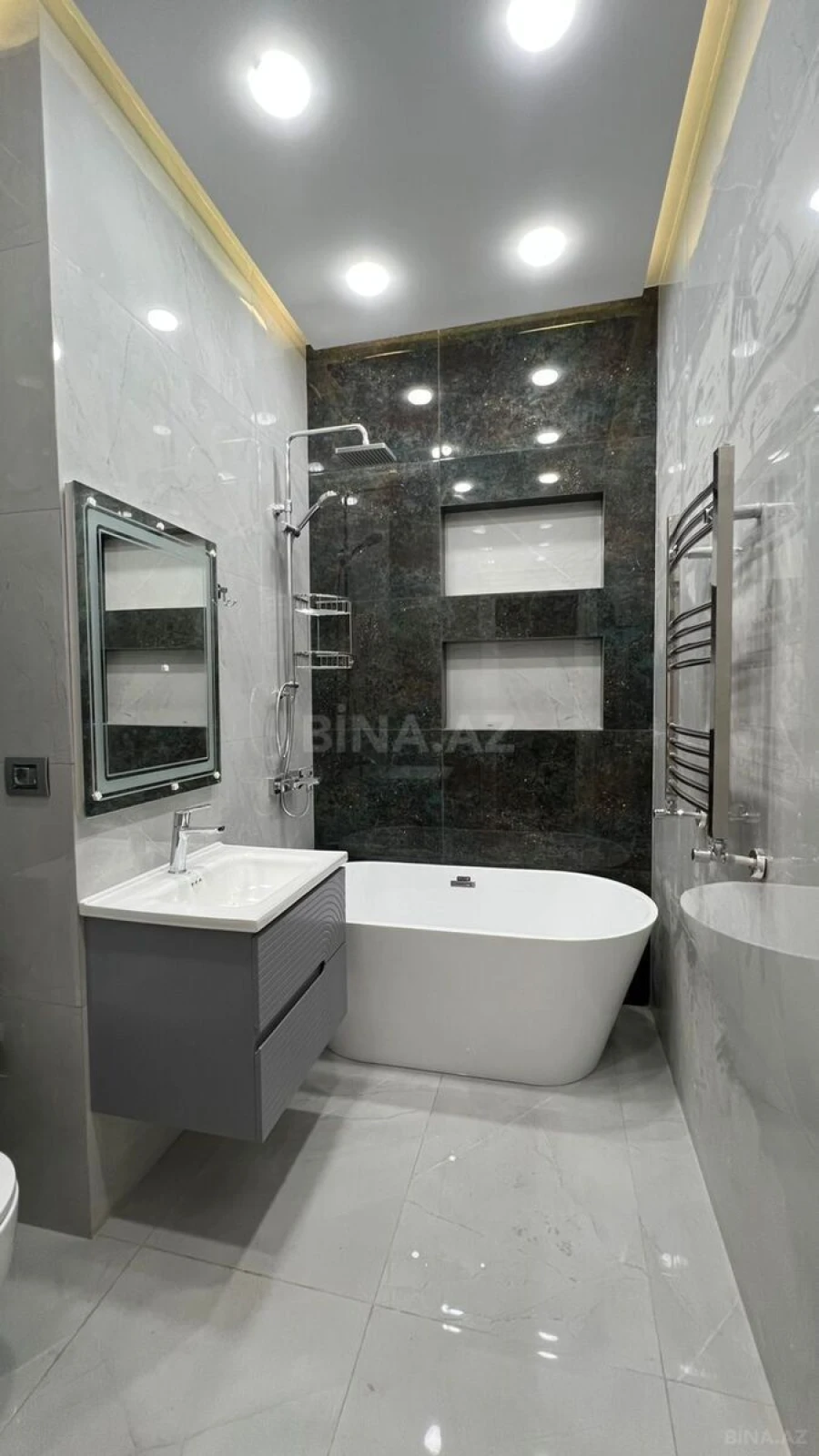 Kirayə verilir 7 otaqlı mənzil 450 m²