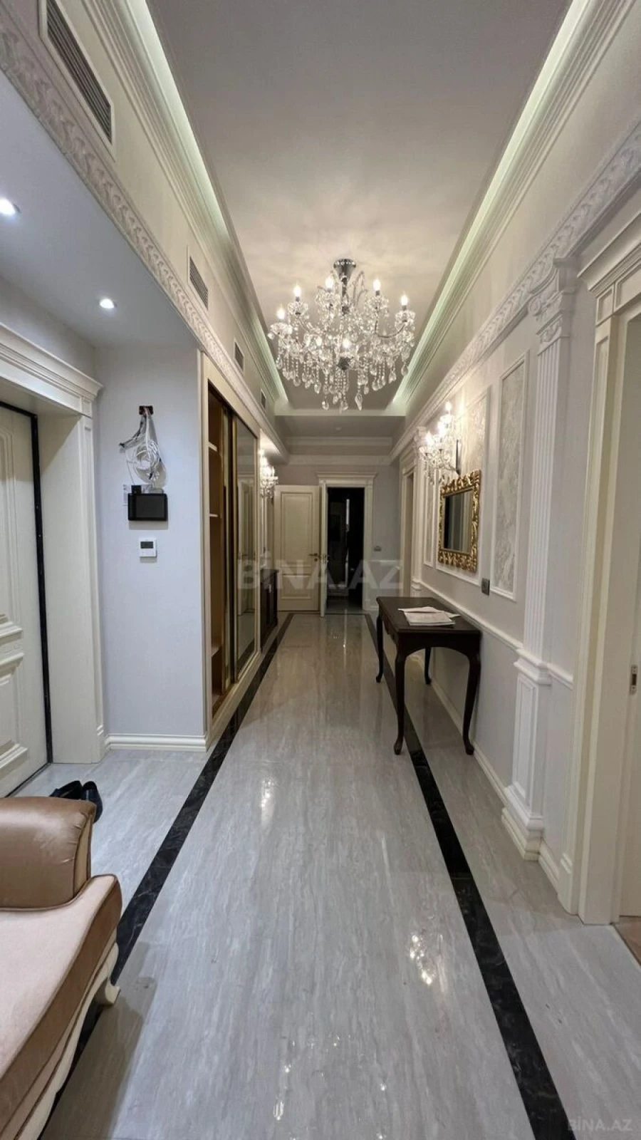 Kirayə verilir 7 otaqlı mənzil 450 m²