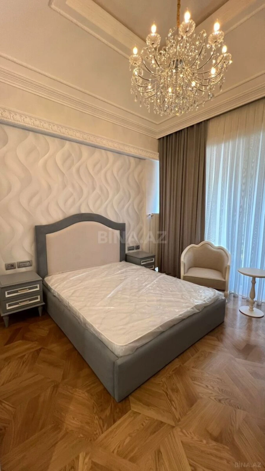 Kirayə verilir 7 otaqlı mənzil 450 m²