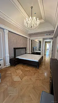 Kirayə verilir 7 otaqlı mənzil 450 m²