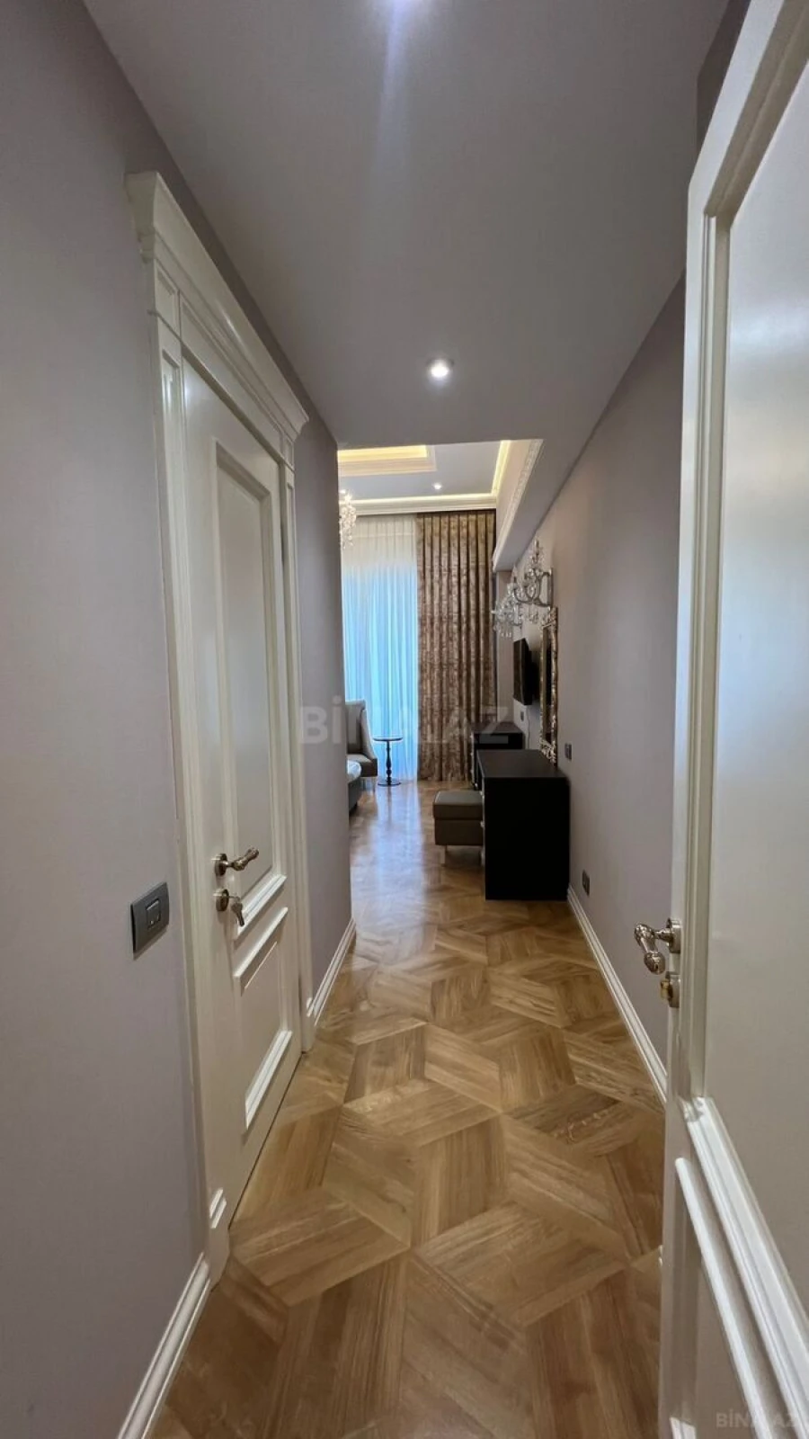 Kirayə verilir 7 otaqlı mənzil 450 m²