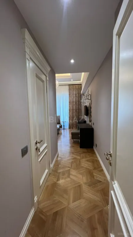 Kirayə verilir 7 otaqlı mənzil 450 m²