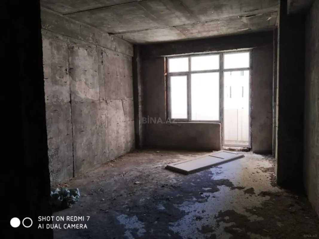 Satılır 4 otaqlı mənzil 180 m²