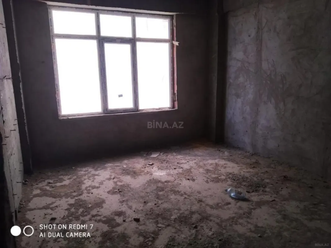 Satılır 4 otaqlı mənzil 180 m²