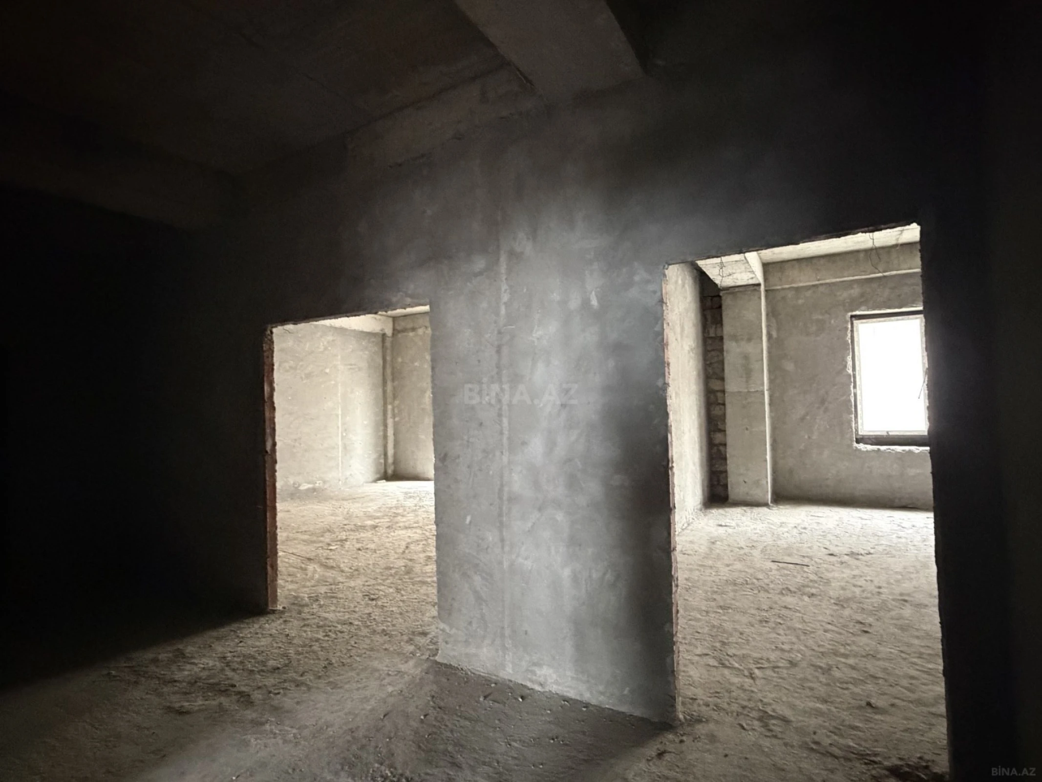 Satılır 4 otaqlı mənzil 152 m²