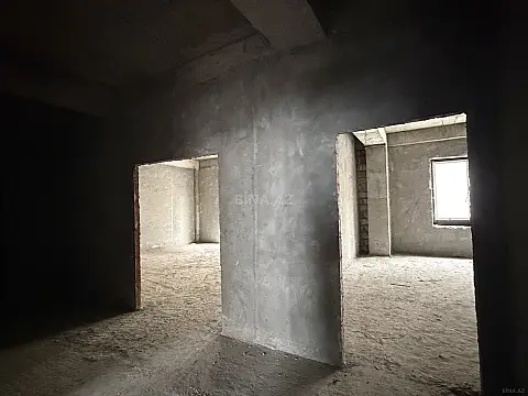 Satılır 4 otaqlı mənzil 152 m²