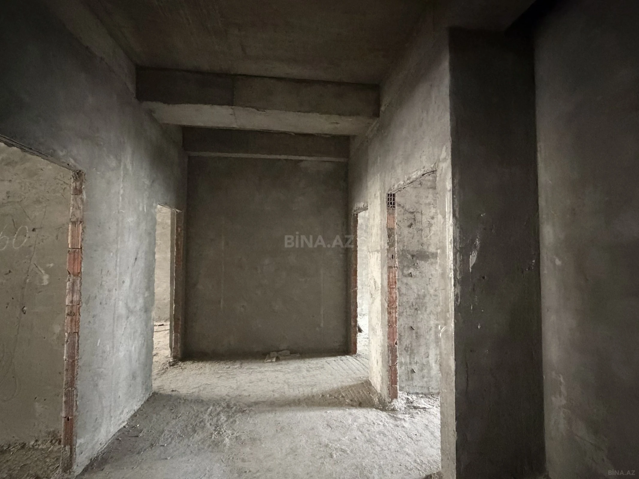 Satılır 4 otaqlı mənzil 152 m²