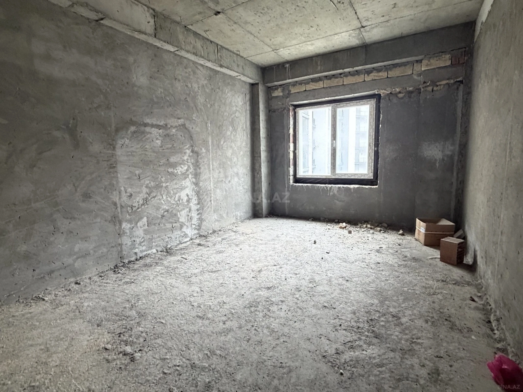 Satılır 4 otaqlı mənzil 152 m²