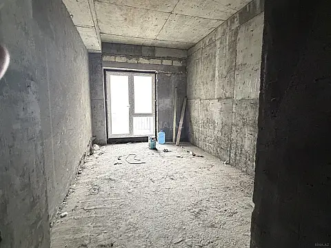 Satılır 4 otaqlı mənzil 152 m²
