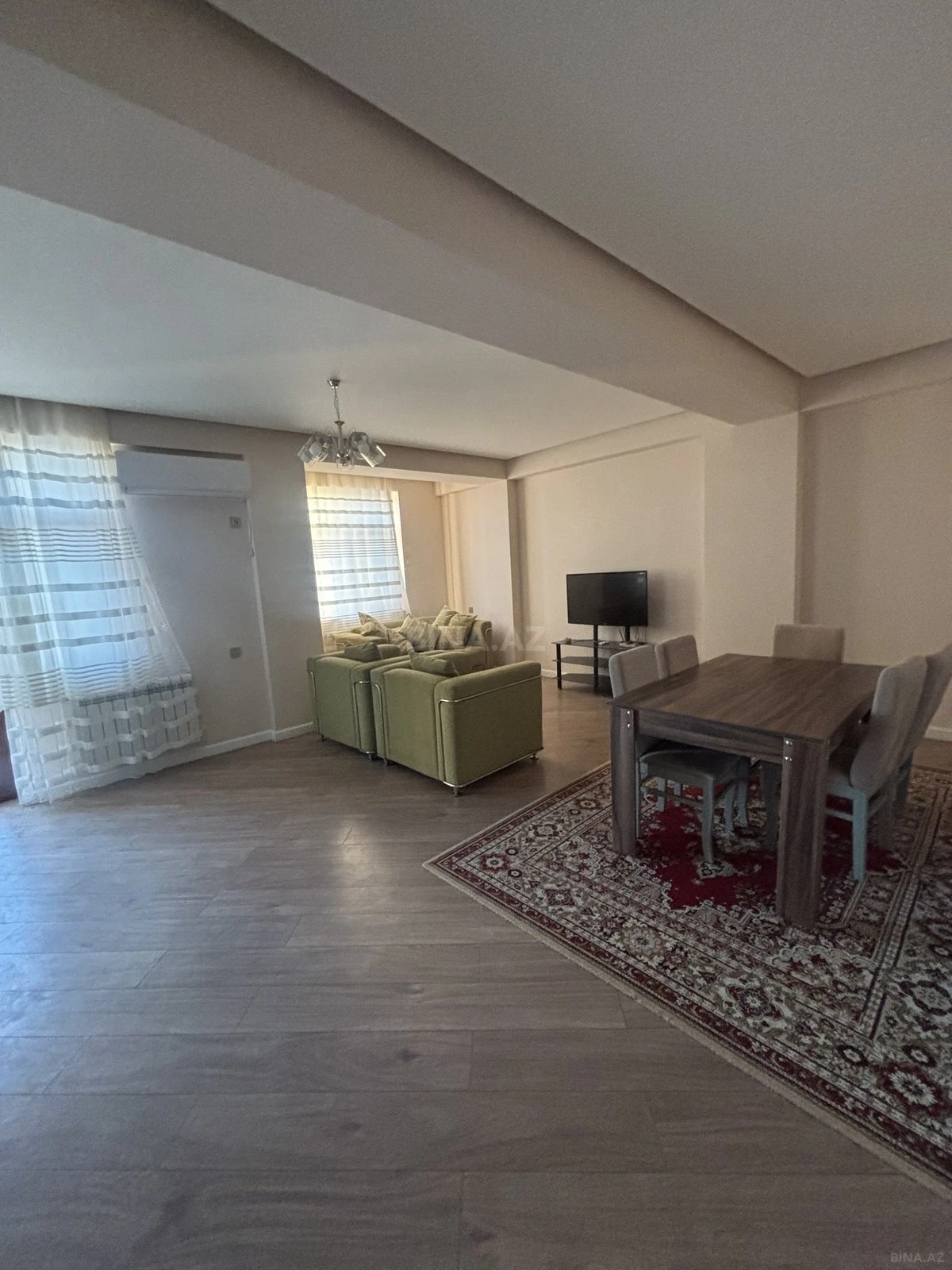 Kirayə verilir 3 otaqlı mənzil 130 m²