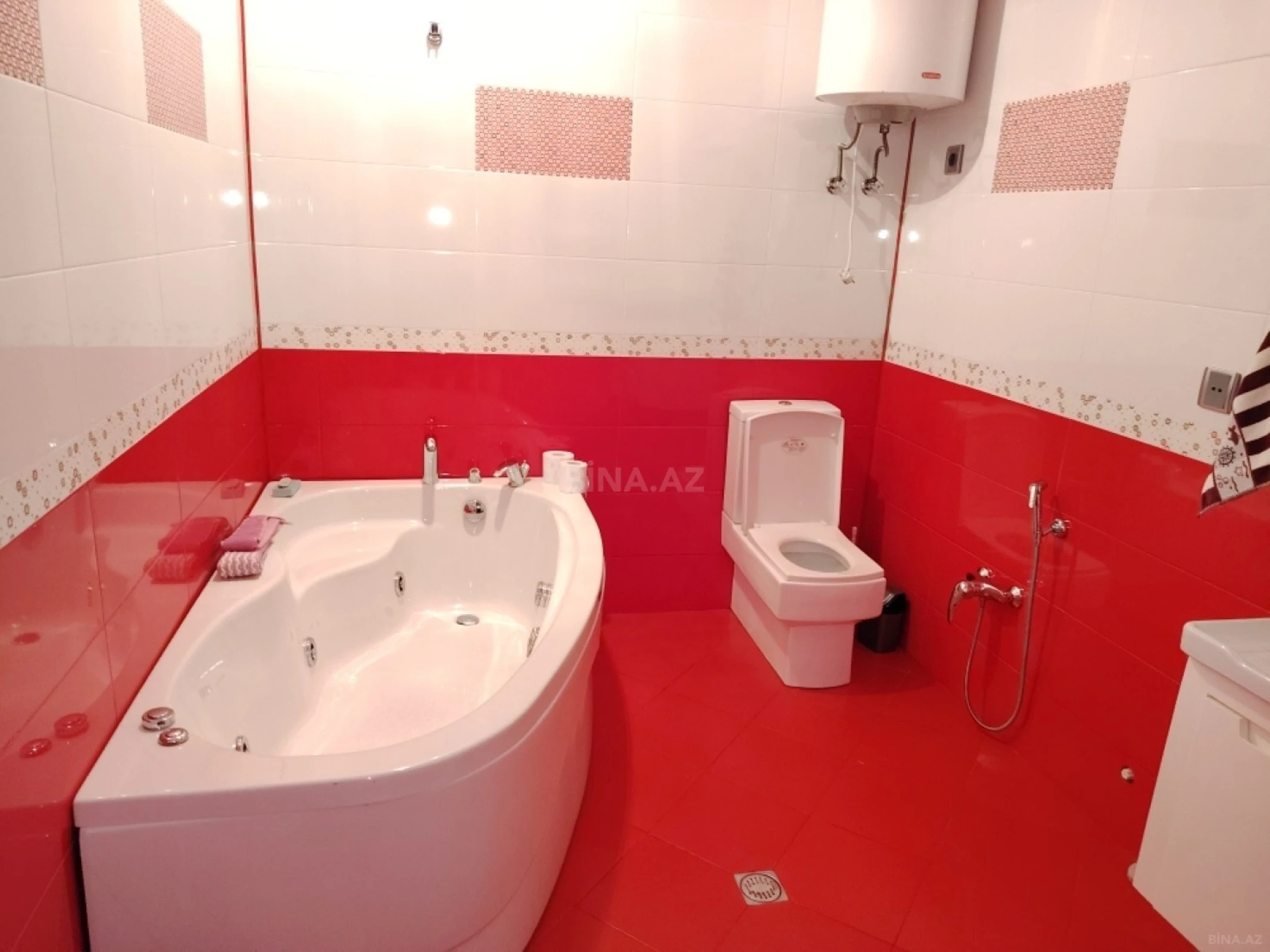 Satılır 4 otaqlı mənzil 190 m²