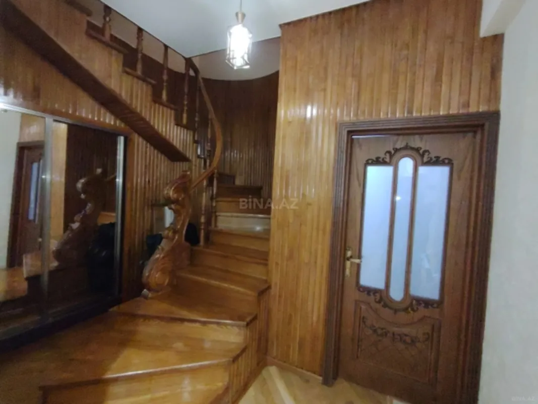 Satılır 4 otaqlı mənzil 190 m²