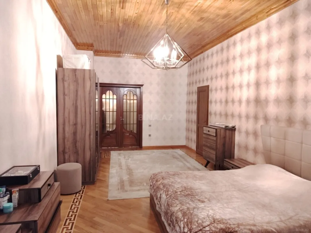 Satılır 4 otaqlı mənzil 190 m²