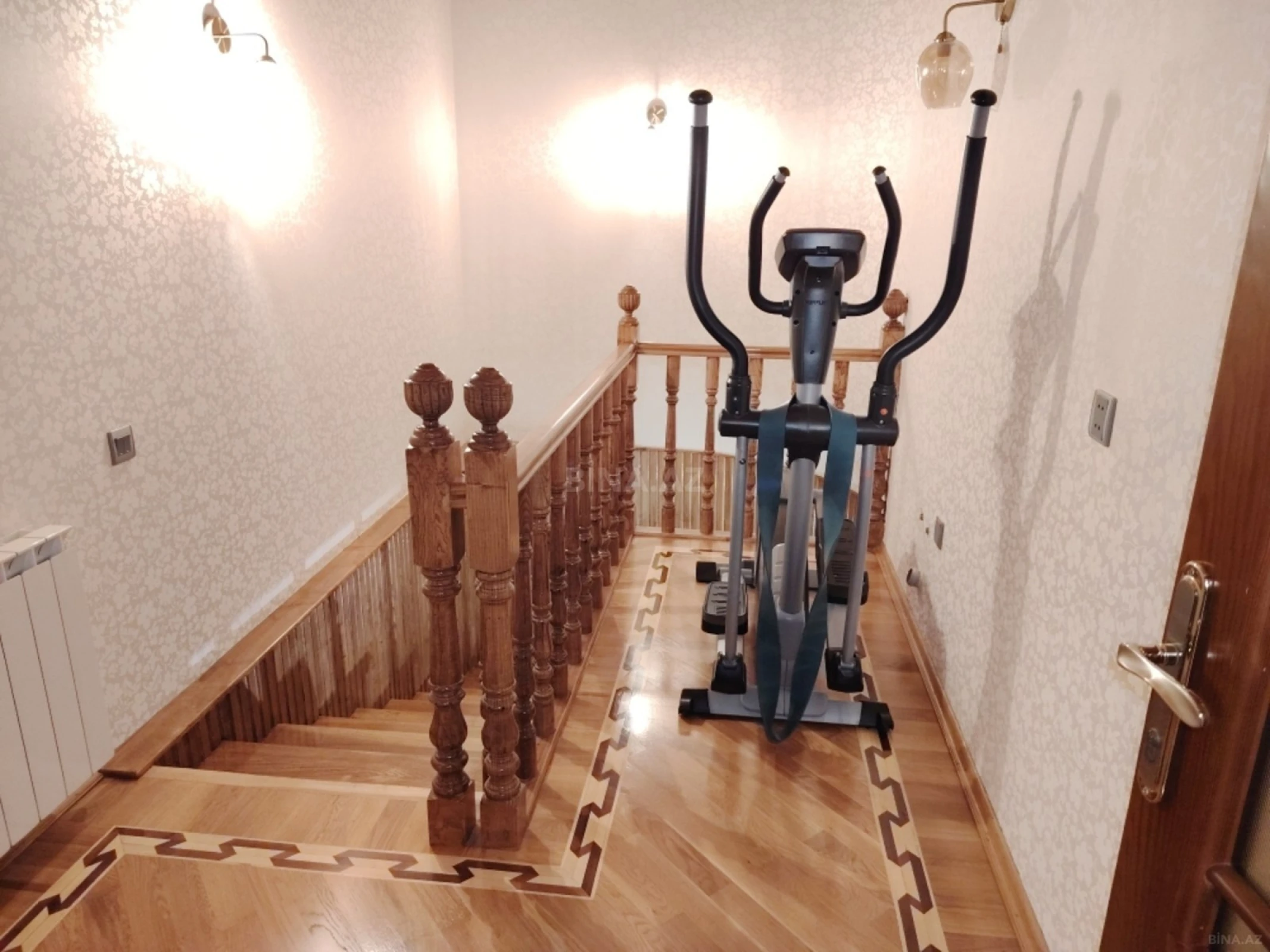 Satılır 4 otaqlı mənzil 190 m²