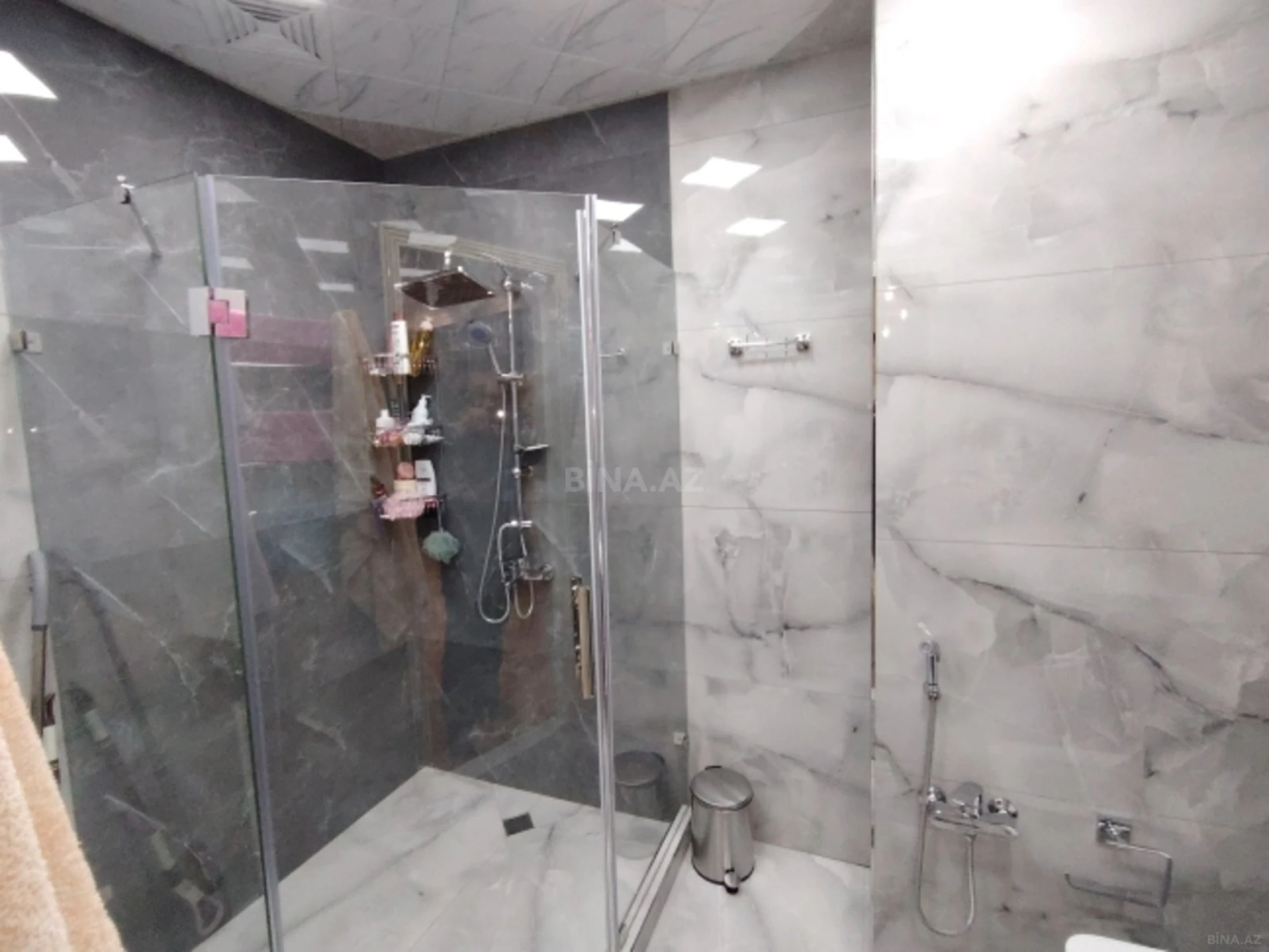 Satılır 4 otaqlı mənzil 190 m²