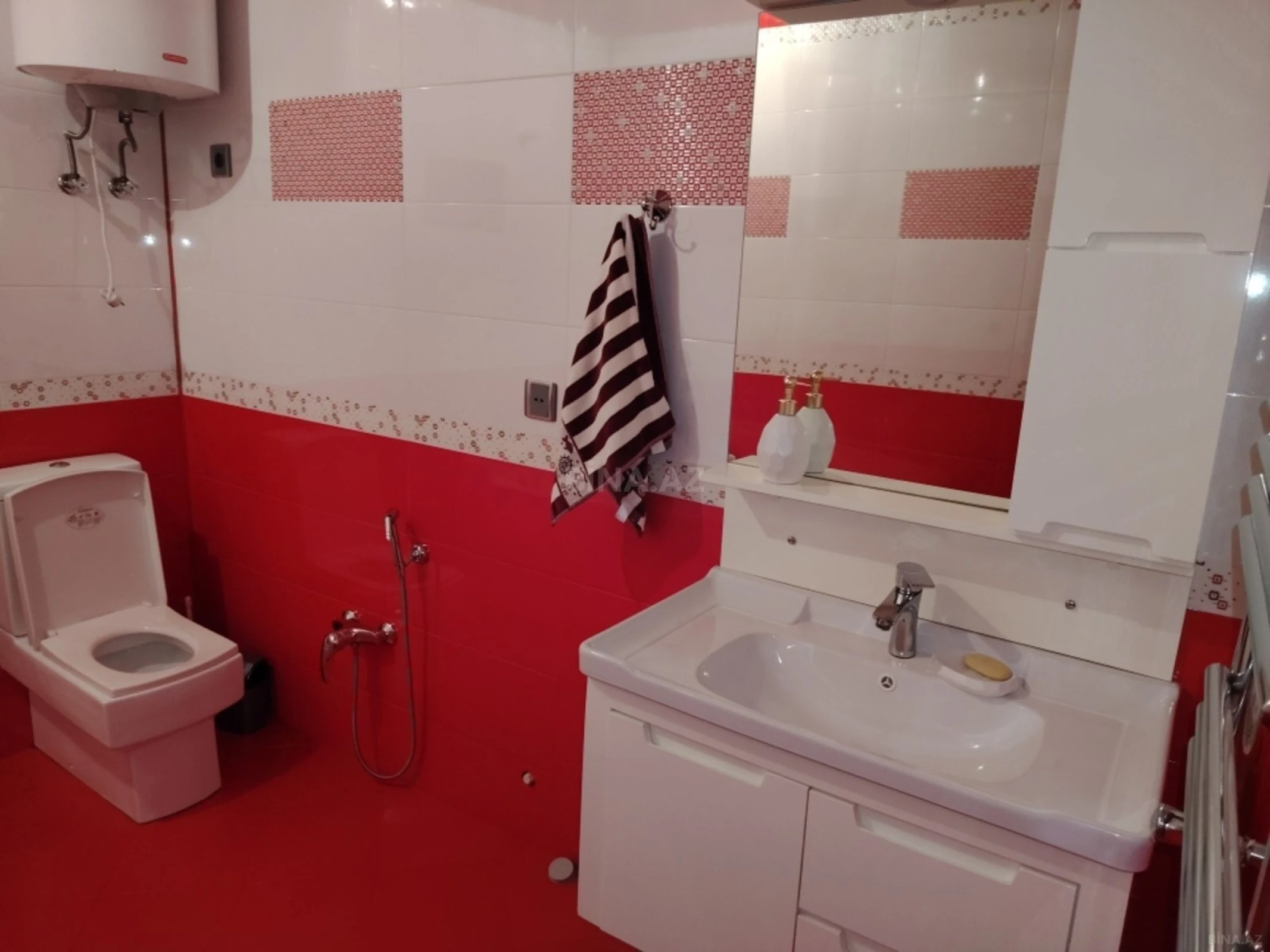 Satılır 4 otaqlı mənzil 190 m²