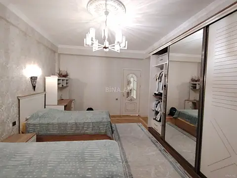 Satılır 4 otaqlı mənzil 190 m²