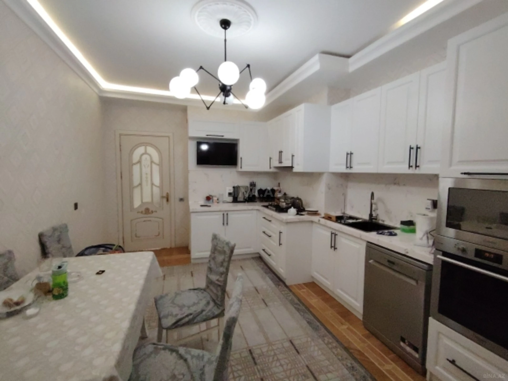 Satılır 4 otaqlı mənzil 190 m²