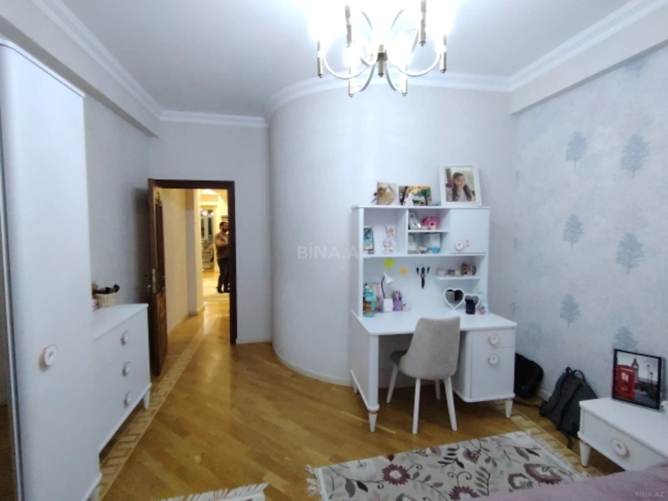 Satılır 4 otaqlı mənzil 190 m²