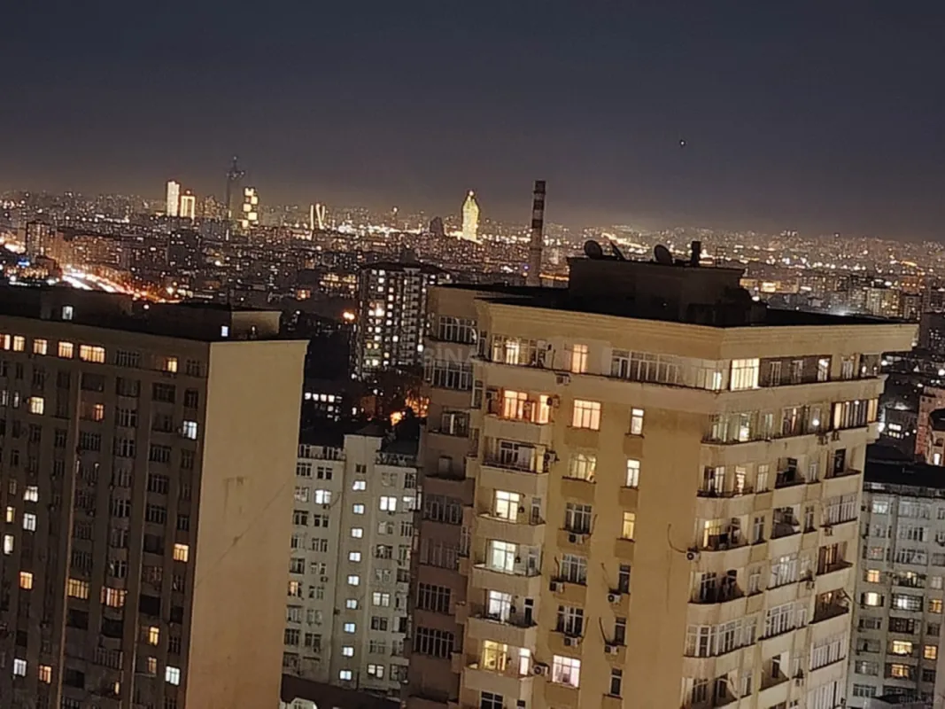 Satılır 4 otaqlı mənzil 190 m²