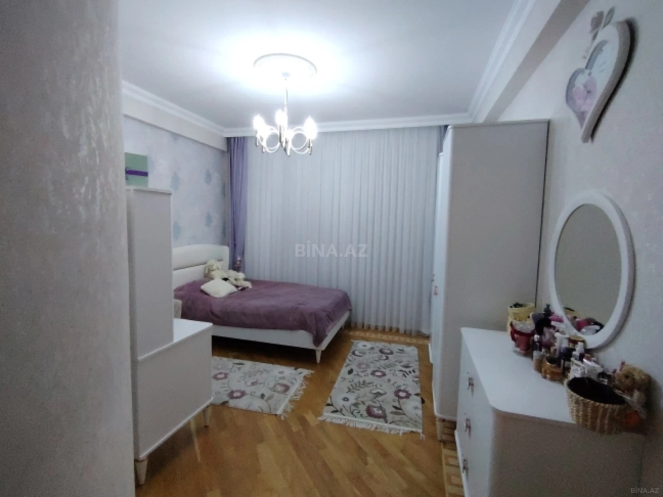 Satılır 4 otaqlı mənzil 190 m²