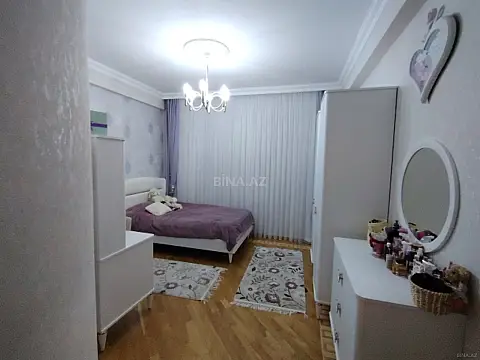 Satılır 4 otaqlı mənzil 190 m²