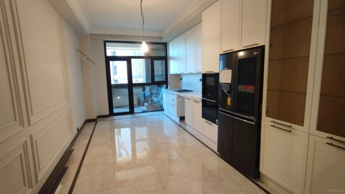 Satılır 4 otaqlı mənzil 221.4 m²
