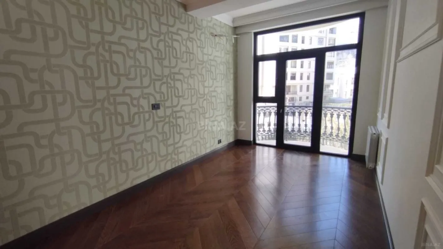 Satılır 4 otaqlı mənzil 221.4 m²