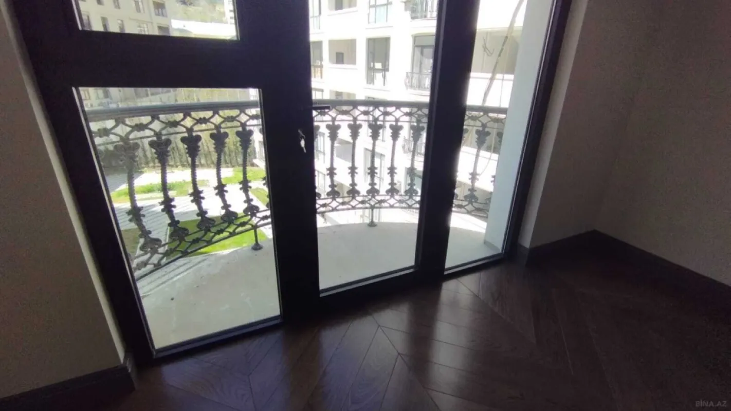 Satılır 4 otaqlı mənzil 221.4 m²