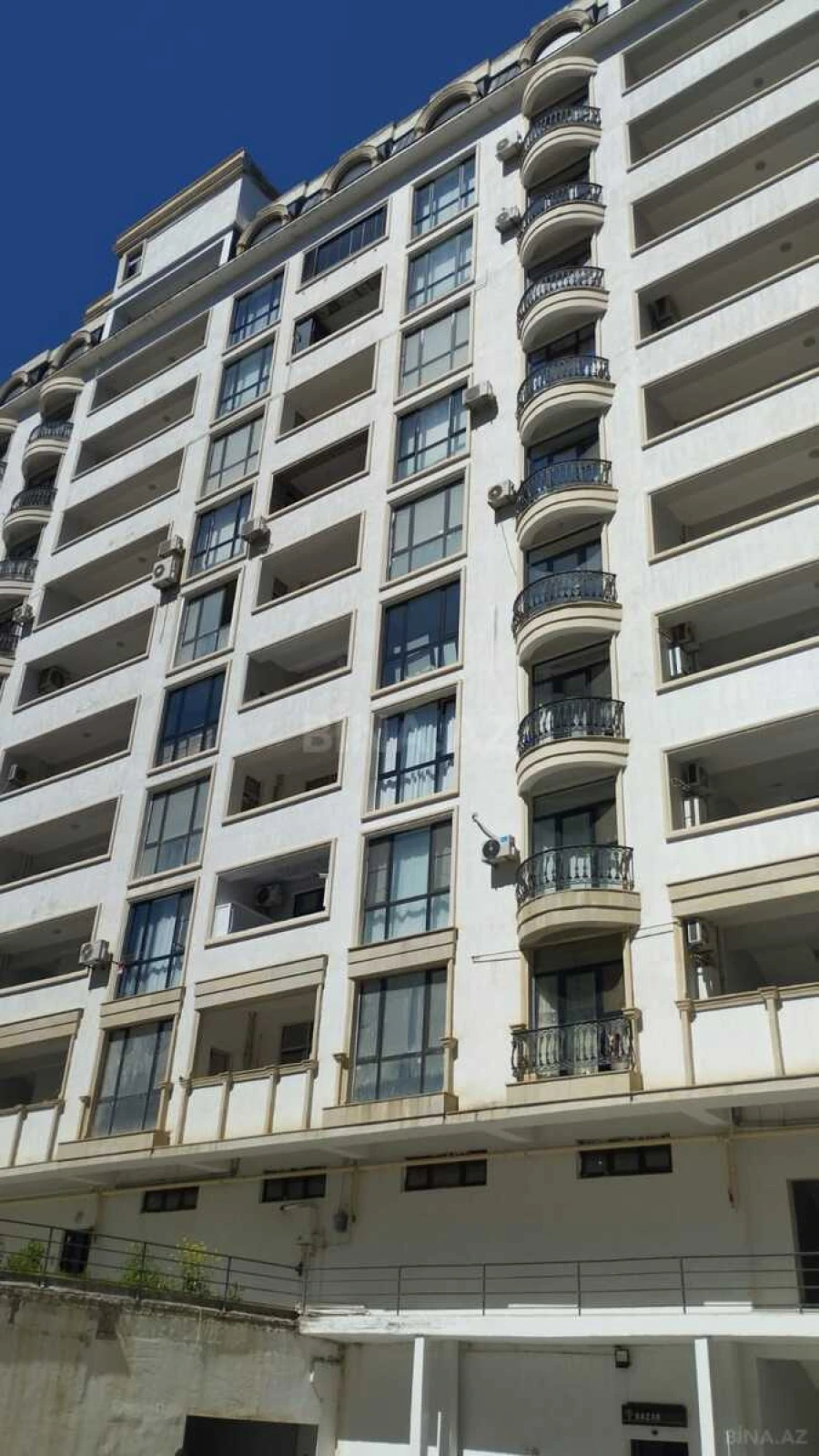 Satılır 4 otaqlı mənzil 221.4 m²