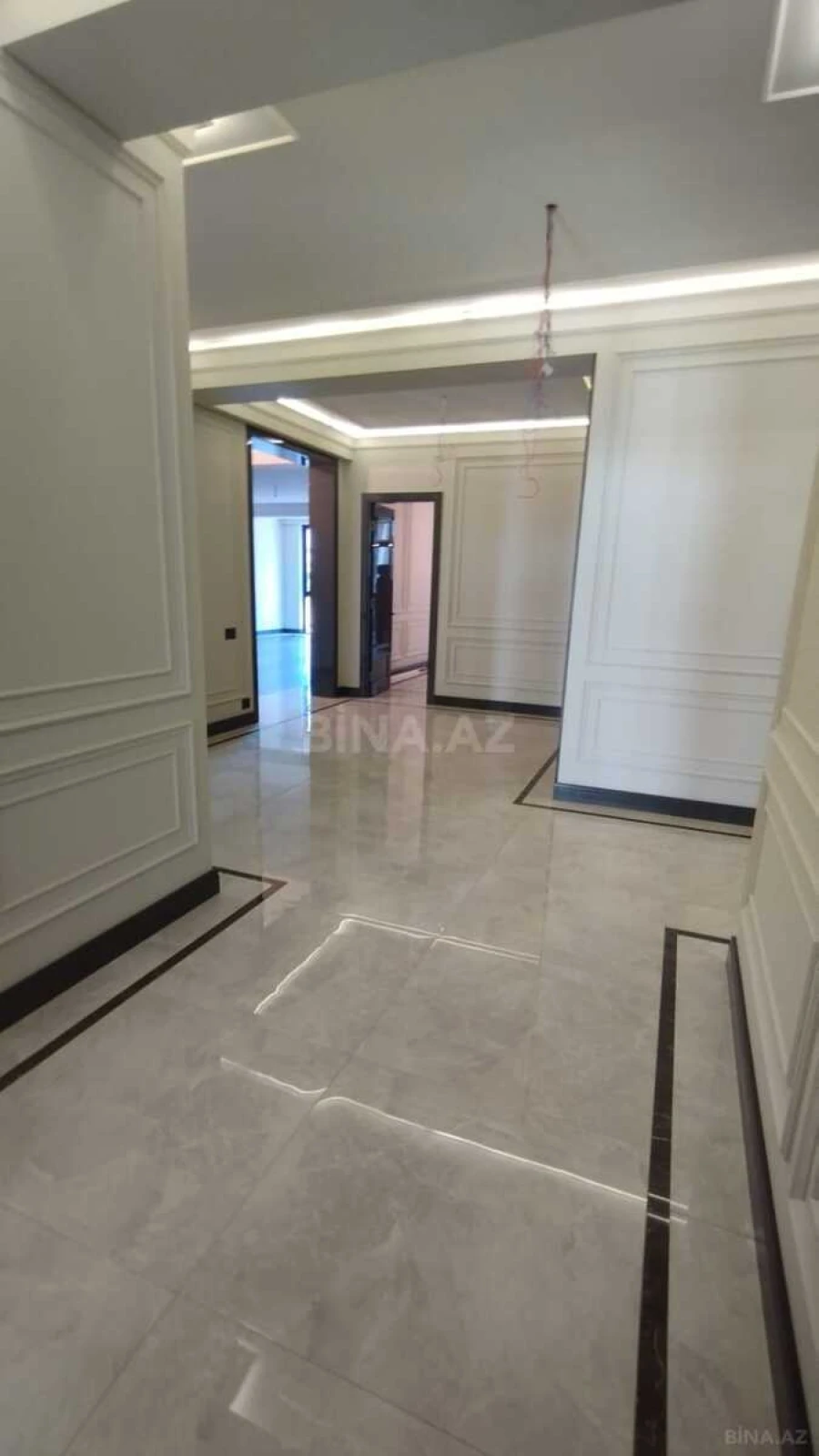 Satılır 4 otaqlı mənzil 221.4 m²
