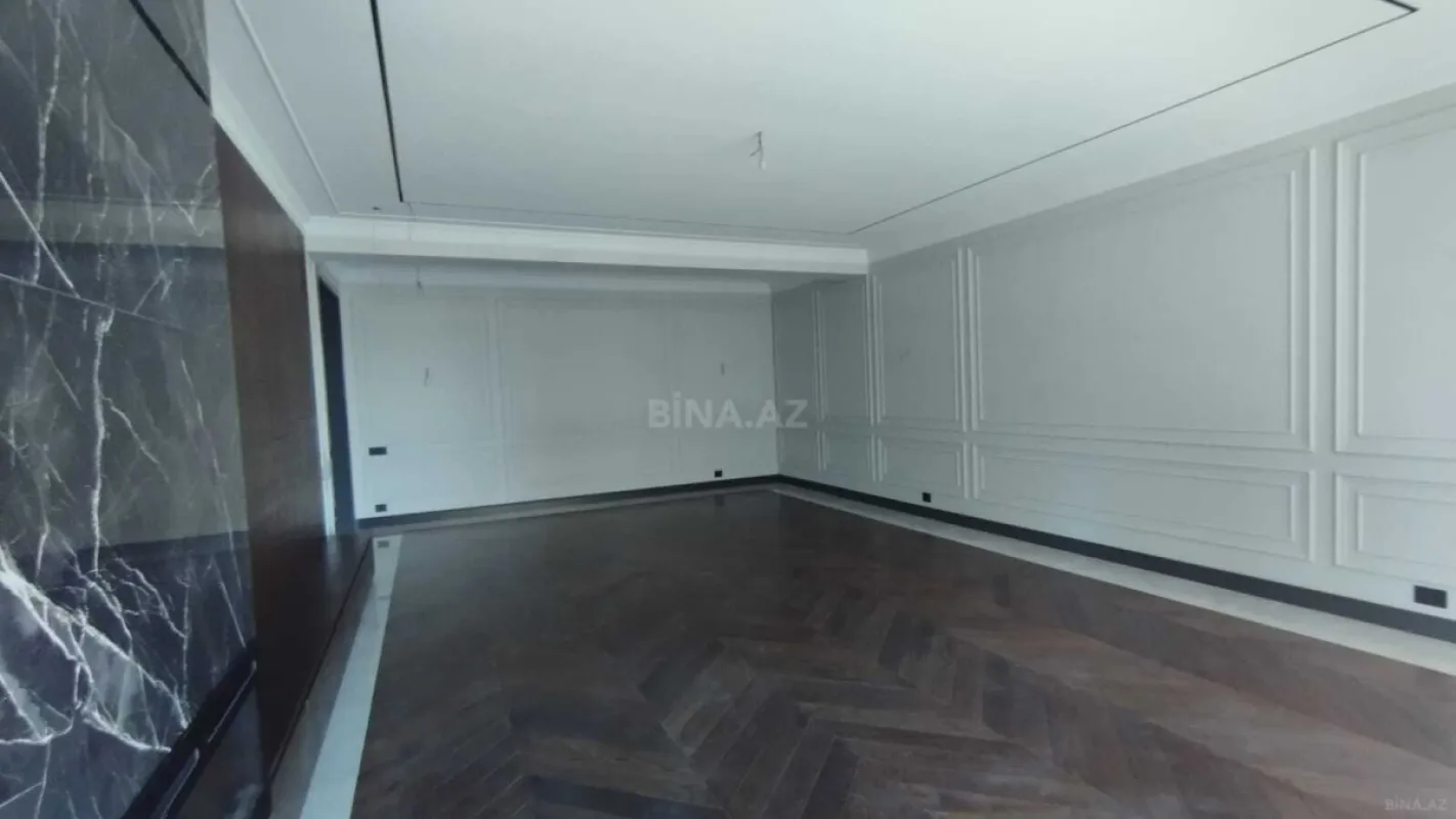 Satılır 4 otaqlı mənzil 221.4 m²